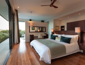 web-grootbos-accommodation-villa-pincusion-bedroom.jpg