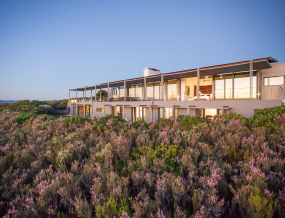 web-grootbos-accommodation-villa-exterior-05.jpg