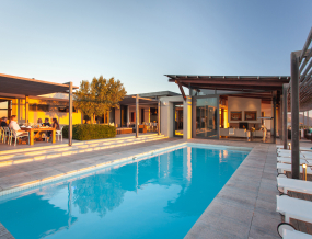 web-grootbos-accommodation-villa-exterior-03.jpg