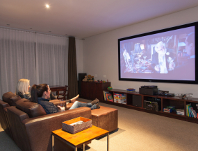 web-grootbos-accommodation-villa-media-room.jpg