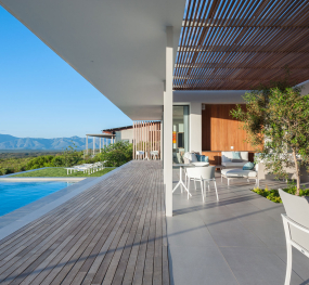 web-grootbos-accommodation-villa2-patio2.jpg