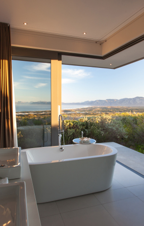 web-grootbos-accommodation-villa-pincushion-bathroom.jpg