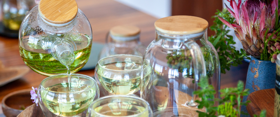 gb-web-florilegium-tour-pouring-tea.jpg