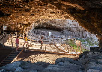 web-grootbos-experience-discover-ancient-klipgat-caves.jpg