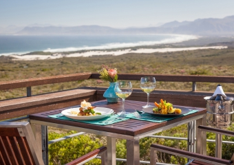 web-grootbos-accommodation-forest-lodge-dining-deck-05.jpg