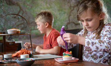 grootbos-web-kids-explorer-experiences-cake-decorations.jpg